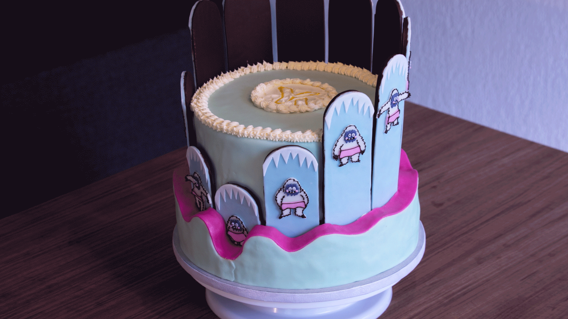 yeti birthday cake eisprung